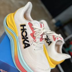 Hoka Shoes 8b W Skyward X