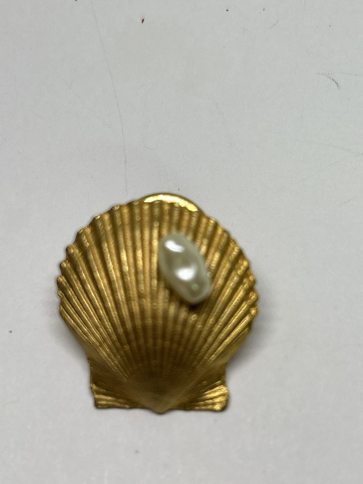 PIN BROOCH 