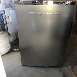Frigidaire Vertical Freezer 3.0cu.ft