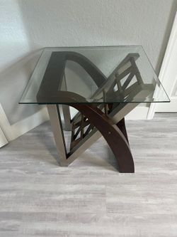 Elegant glass top accent table design with metal base