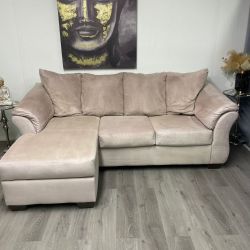 🛋  Ashley Sectional