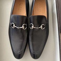 Gucci shoes 6/12 is a US 8 1/2  new not original box 