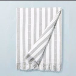 Hearth & Hand w/ Magnolia- clipped Stripe
Dobby throw Blanket