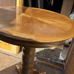 Vintage small round table bar height solid oak wood D42”*H36”(address in description)  👇delivery 🚚 available within 15 miles with extra $65 delivery