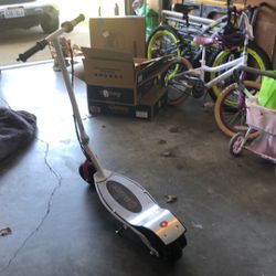 Razor scooter - NEEDS BATTERY 
