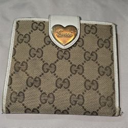 Authentic Gucci GG
Canvas Heart Vintage Wallet