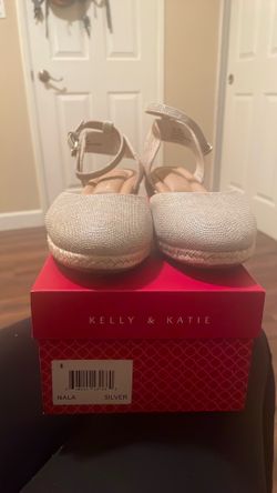 New: women’s size 8