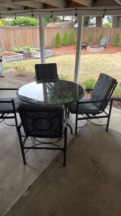 Patio Table with 4 Chairs and Cushions