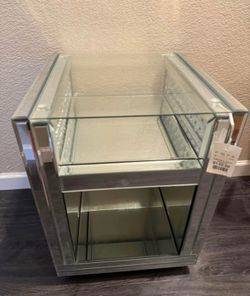 NEW Beautiful Mirrored Night Stand/End Table 16x16x22 $140 FIRM