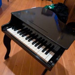 Adorable Little Kids Piano 