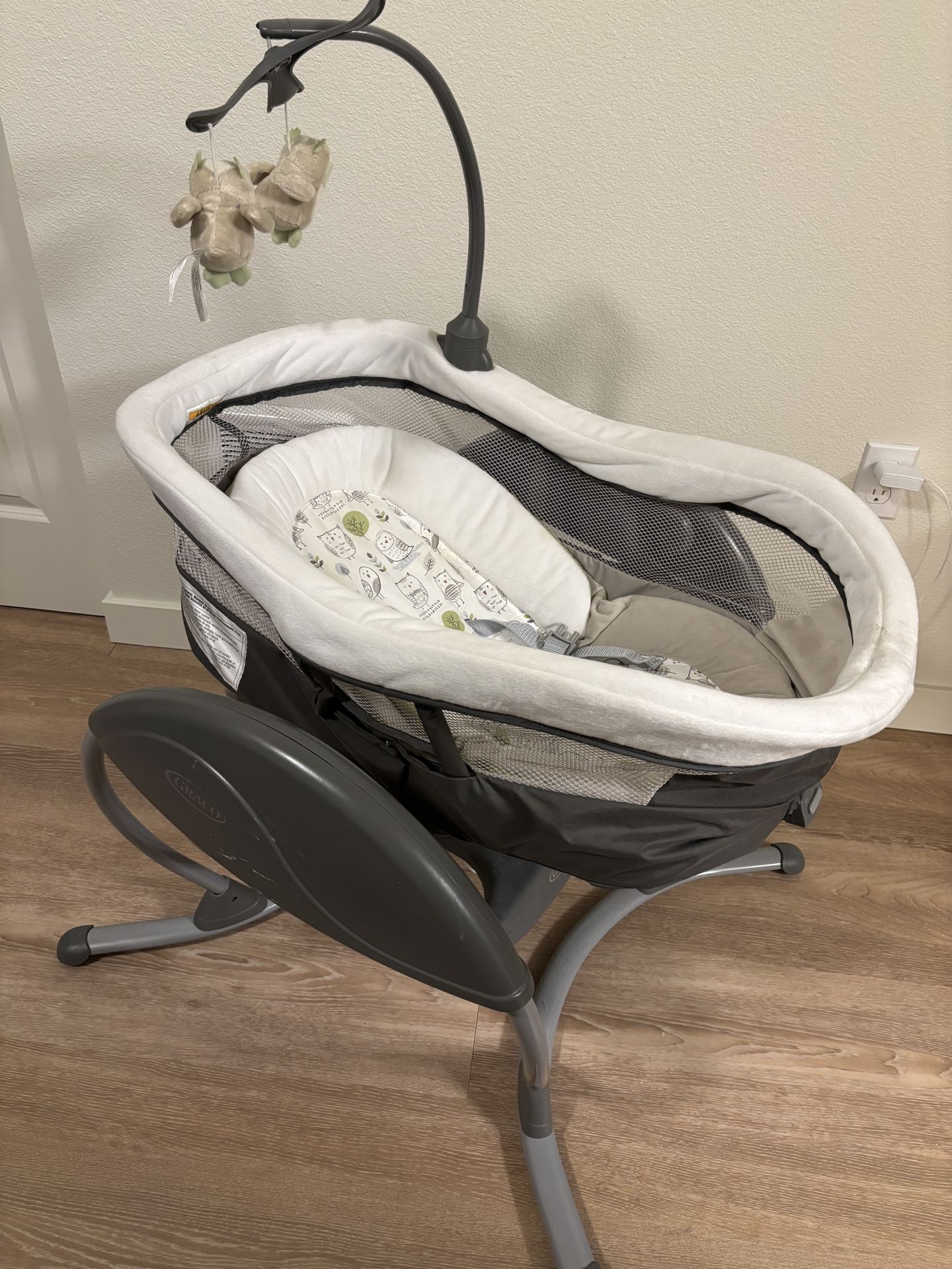 Graco Baby Duo Glider Motion Sleeper Crib