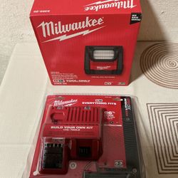 Milwaukee. M18 GEN-2 Lithium-Ion Cordless ROVER LED AC/DC Flood Light Kit.