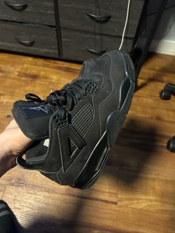 Black cat Jordan 4