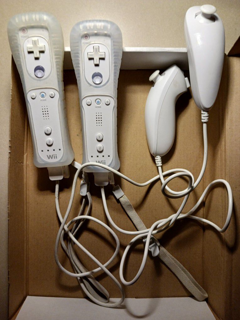 Nintendo Nintendo Wii Motion Plus Controller To Remotes To Nunchucks Two Silicone Grips Battery Covers Intact Mint