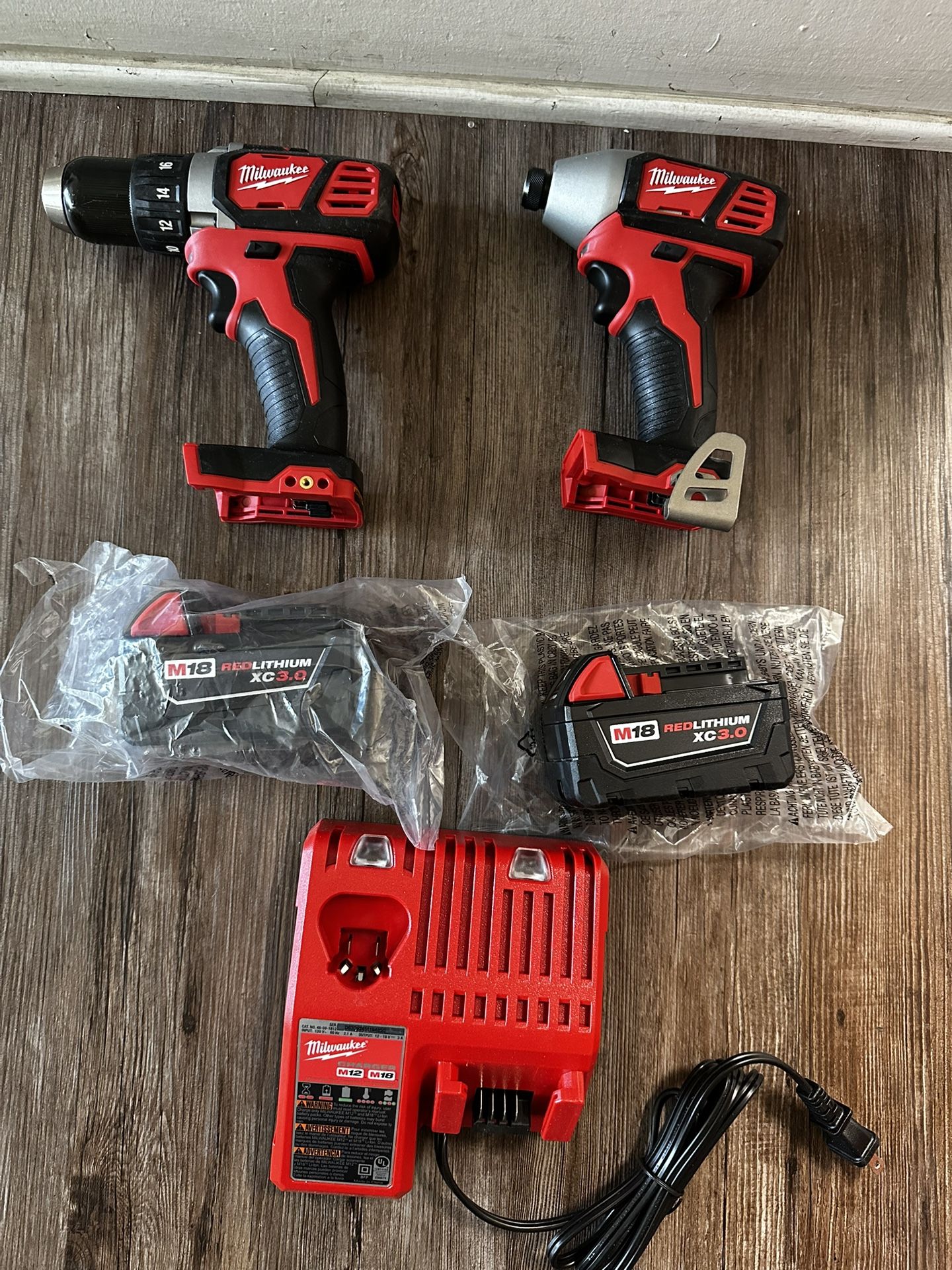 Milwaukee M1818VLithIon Cordless Drill&Impact/Driver Combo Kit(2)3.0Ah Batteries,Charger
