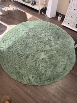 Green Soft Rug – 6’ x 6’