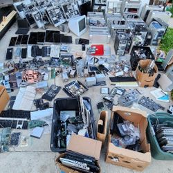 Massive Computer Lot - FOR PARTS ONLY Monitor Casings Computer Shells Complete Memory 