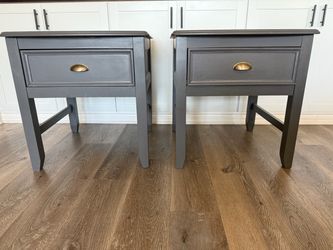 2 Wood side tables