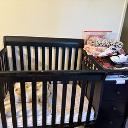 Crib With Drawer