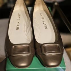 Anne Klein Size 8 1/2  Women's Beige Shimmer Ballet Flats Shoes