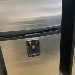 Whirlpool Refrigerator Steinless 