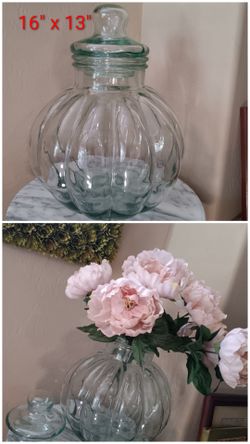 Vintage Spanish Green Hugh Melon Shaped Apothecary Jar With Lid.. Including the Silk Flowers. Heavy