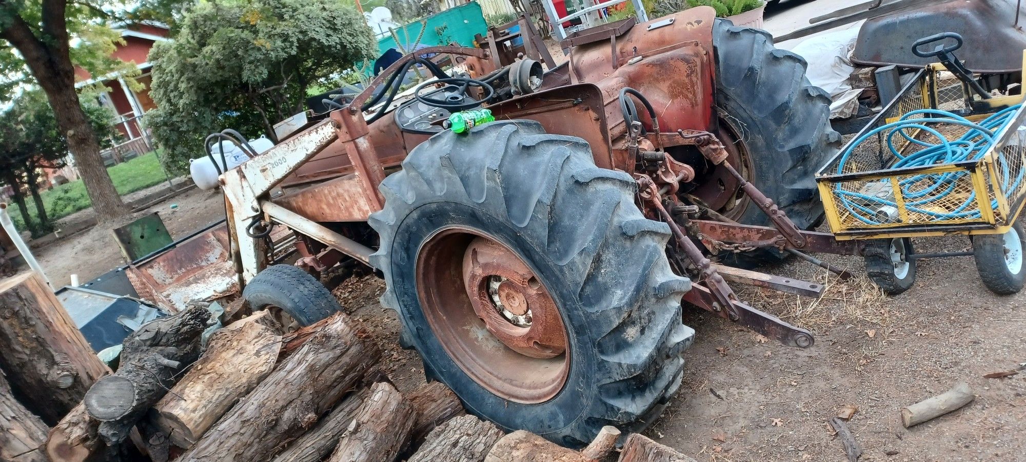 International 2000 Tractor