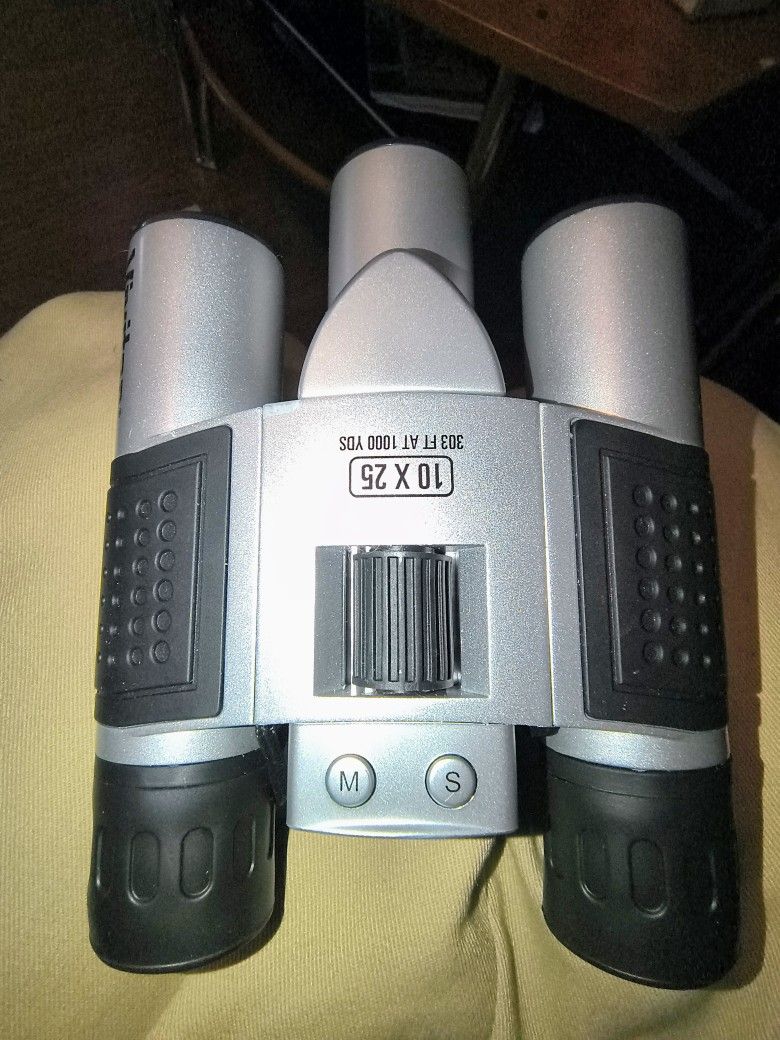 Digital Binnocs That Take Pics Awesome New