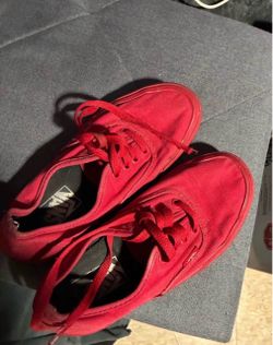 Woman’s shoes size 6