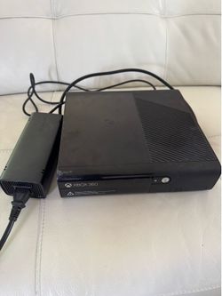 Xbox 360 E 4GB