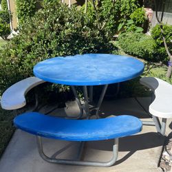 plastic round table