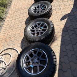 2022 OEM Jeep Wrangler / Gladiator 18” wheels