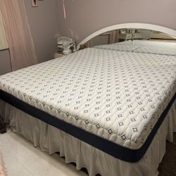 King Size Memory Foam Mattress/Box