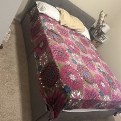 Cama Queen En Muy Buen Estado ,