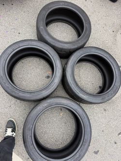 Nitto 275/40ZR18 Performance Tires Set of 4 – Excellent Condition