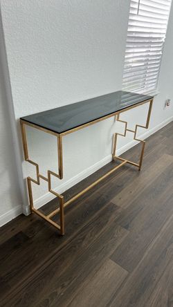 Entry way table