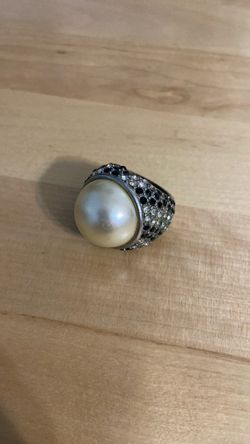Large pearl? Ring very eye catching ring