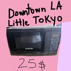 BLACK MICROWAVE GOOD CONDITION 25$