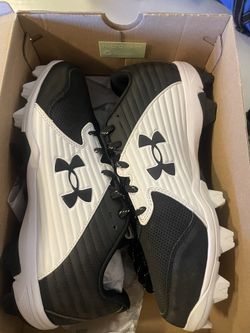 Brand new under armor men’s 8.5 runner baseball cleats.   My son skipped a whole size. My last year gain. Paid $40 new  Pick up in Sycamore Creek/Sout