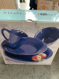 Brand New 4 Piece Place Set