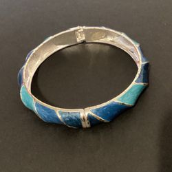SilverTone And Blue Spring back Bracelet With Swirl Metallic Gloss