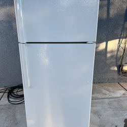 GE Refrigerator 