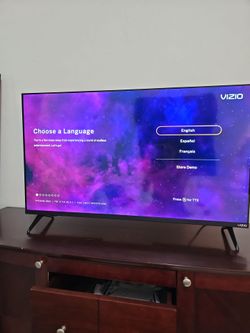 Vizio 40" Flat Screen TV with Remote. Pre-owned