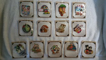 2001 Disneyana Pin Set