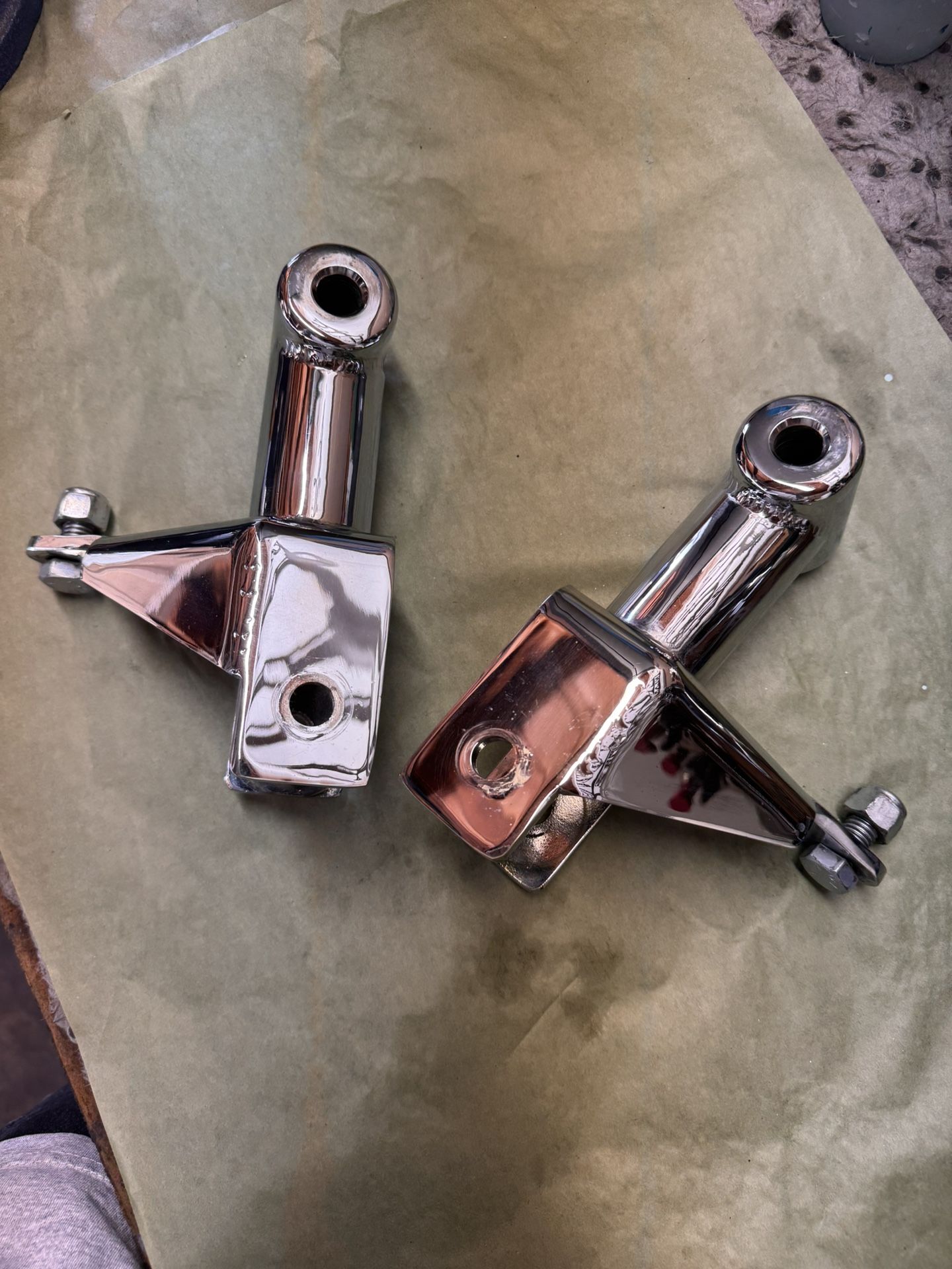 G Body Chrome Rear Drop Mounts