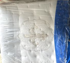 Stearns And Foster Lux King Size Mattress And Box Spring