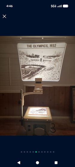 Overhead projector with 100+ slides