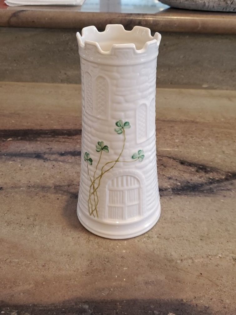 BELLEEK IRELAND CASTLE VASE