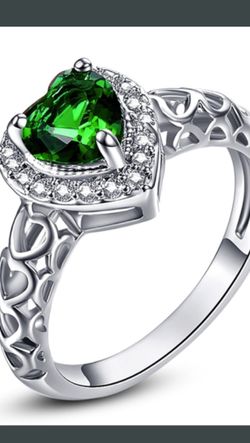 Emerald heart ladies ring stamped 925 Sterling silver size 9