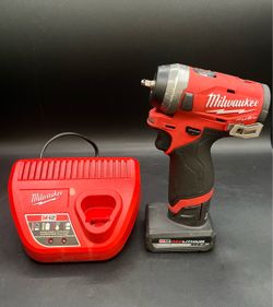 Milwaukee M12 FUEL 1/4" Stubby Impact Wrench 2552-20 W/ Battery & Charger *6892